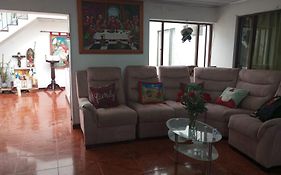 Habitación con baño privado cerca al aeropuerto